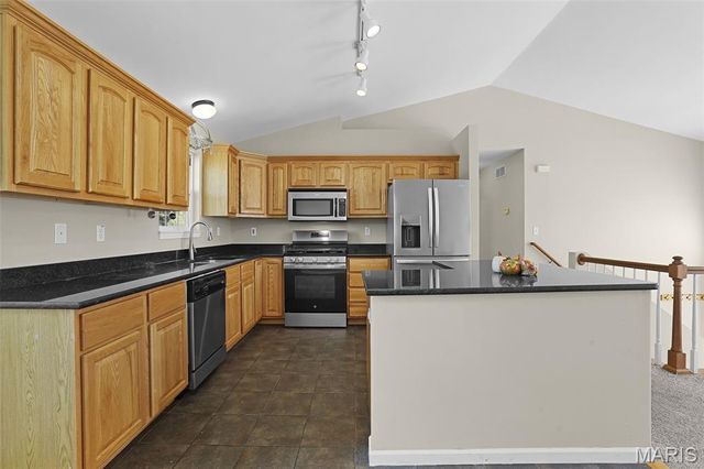 2217 Hunters Point Drive, Granite City, IL 62040