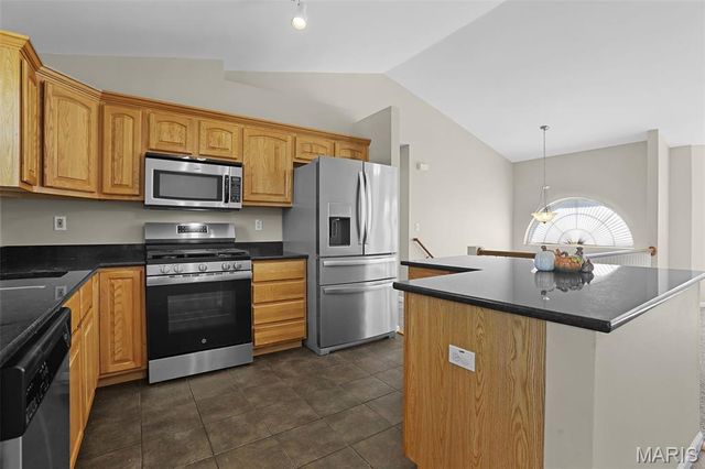 2217 Hunters Point Drive, Granite City, IL 62040