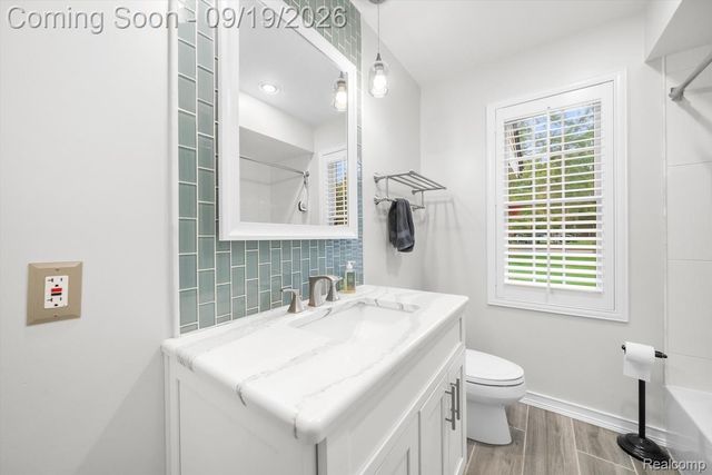 24780 Springbrook Drive, Farmington Hills, MI 48336