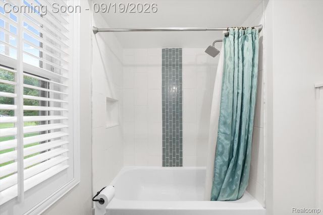 24780 Springbrook Drive, Farmington Hills, MI 48336