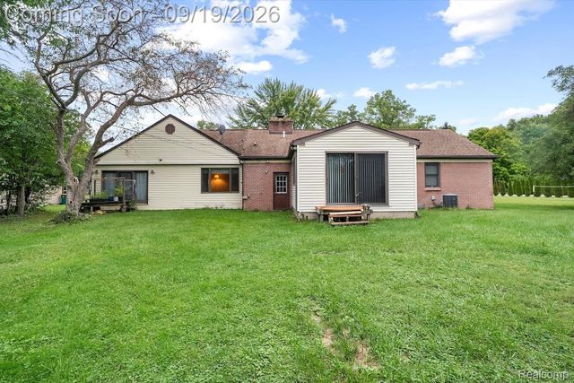 24780 Springbrook Drive, Farmington Hills, MI 48336