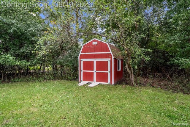 24780 Springbrook Drive, Farmington Hills, MI 48336