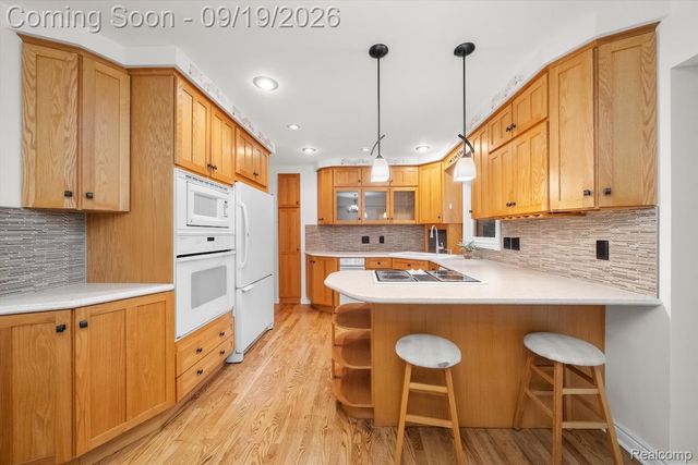 24780 Springbrook Drive, Farmington Hills, MI 48336