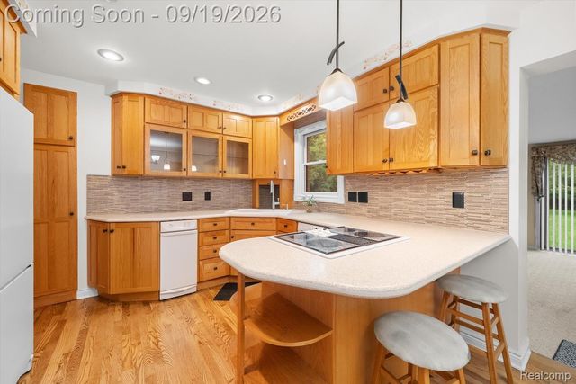 24780 Springbrook Drive, Farmington Hills, MI 48336