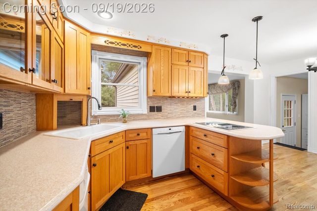 24780 Springbrook Drive, Farmington Hills, MI 48336