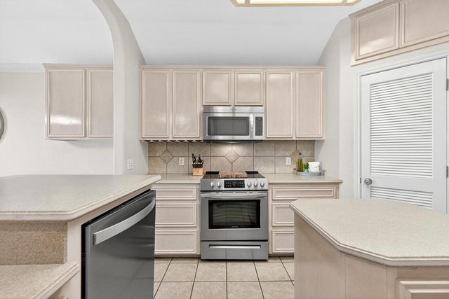 13770 Eaglesnest Bay Dr, Corpus Christi, TX 78418