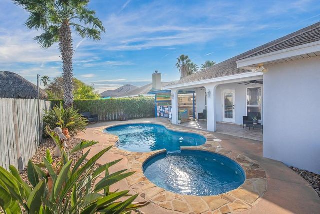 13770 Eaglesnest Bay Dr, Corpus Christi, TX 78418