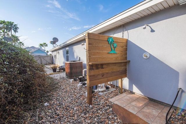 13770 Eaglesnest Bay Dr, Corpus Christi, TX 78418