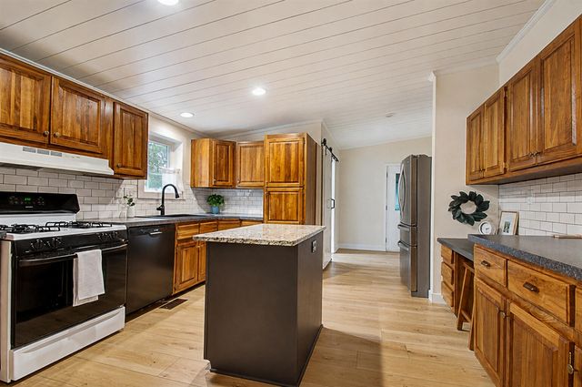 4144 13 Mile Road, Rockford, MI 49341