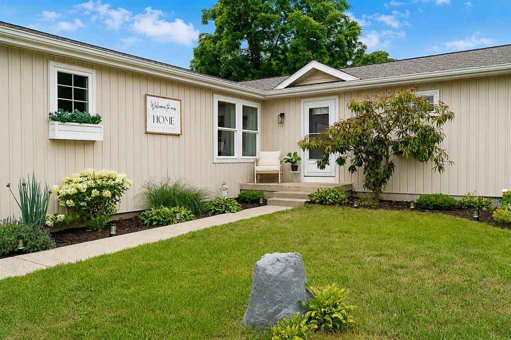 4144 13 Mile Road, Rockford, MI 49341