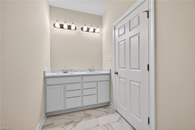 1008 Gadsby LN, Williamsburg, VA 23185