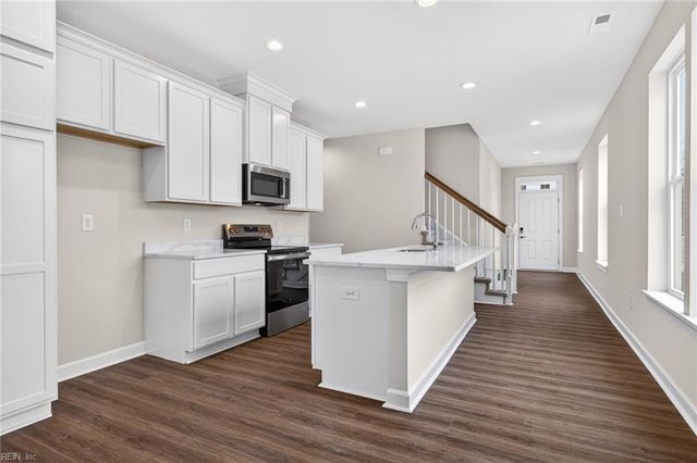 1008 Gadsby LN, Williamsburg, VA 23185