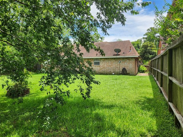 4518 Oak Shadows Drive, Houston, TX 77091