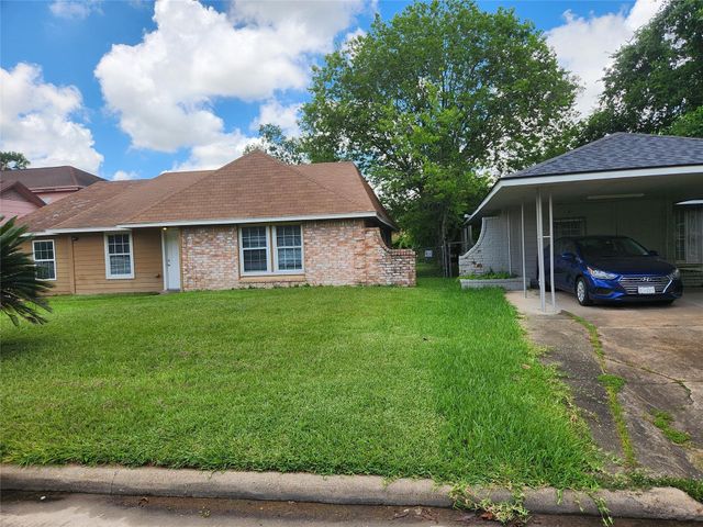 4518 Oak Shadows Drive, Houston, TX 77091