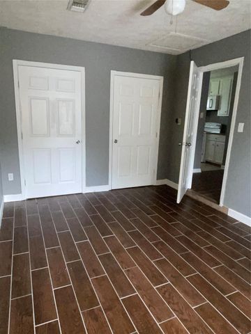 4518 Oak Shadows Drive, Houston, TX 77091