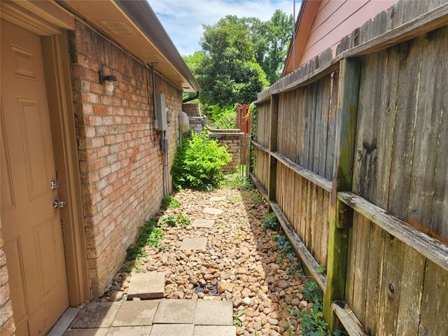 4518 Oak Shadows Drive, Houston, TX 77091