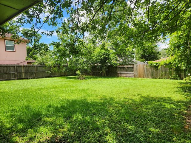 4518 Oak Shadows Drive, Houston, TX 77091