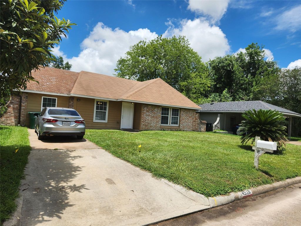 4518 Oak Shadows Drive, Houston, TX 77091