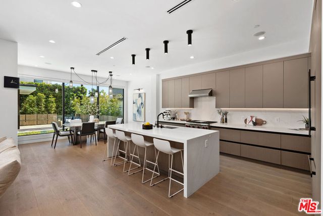 714 N La Jolla Avenue, Los Angeles, CA 90046