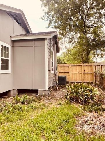 942 Oakstone Street, Houston, TX 77015