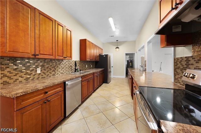 7823 Marx DR, North Fort Myers, FL 33917