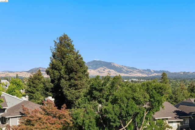 420 Brandywine Ln, Pleasant Hill, CA 94523