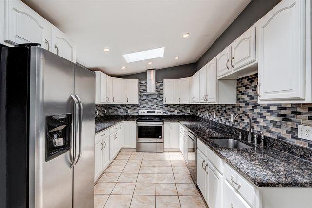 82 Cottage St, Natick, MA 01760