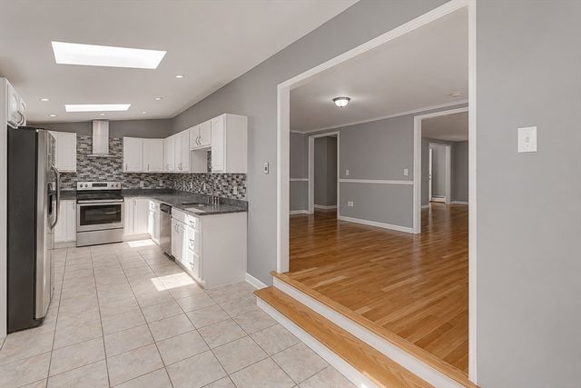 82 Cottage St, Natick, MA 01760