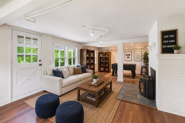 82 Cottage St, Natick, MA 01760