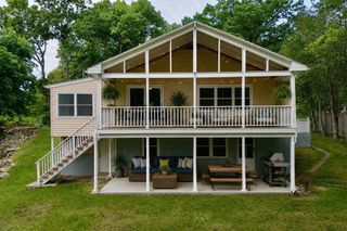 82 Cottage St, Natick, MA 01760