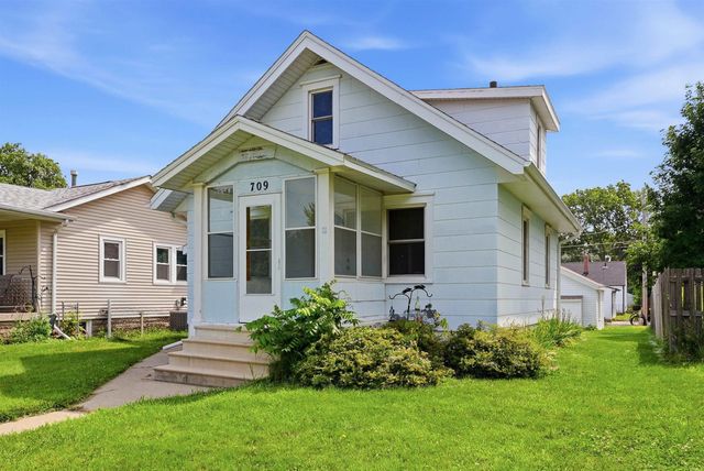 709 Magnolia Parkway, Waterloo, IA 50701