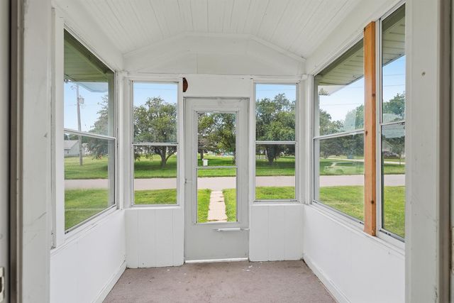 709 Magnolia Parkway, Waterloo, IA 50701