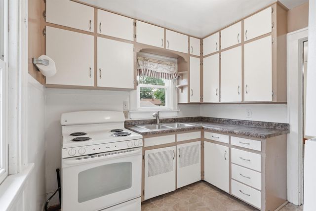 709 Magnolia Parkway, Waterloo, IA 50701