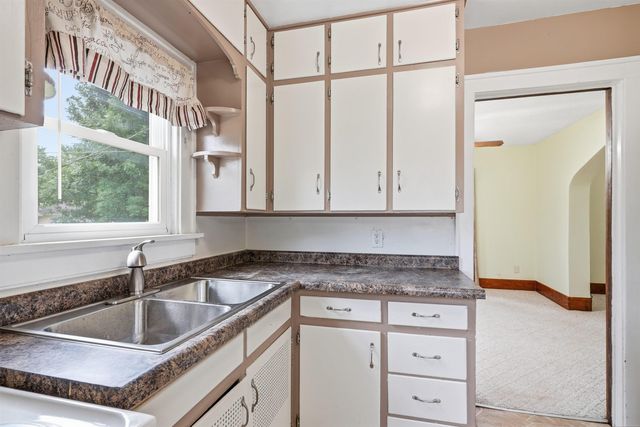 709 Magnolia Parkway, Waterloo, IA 50701