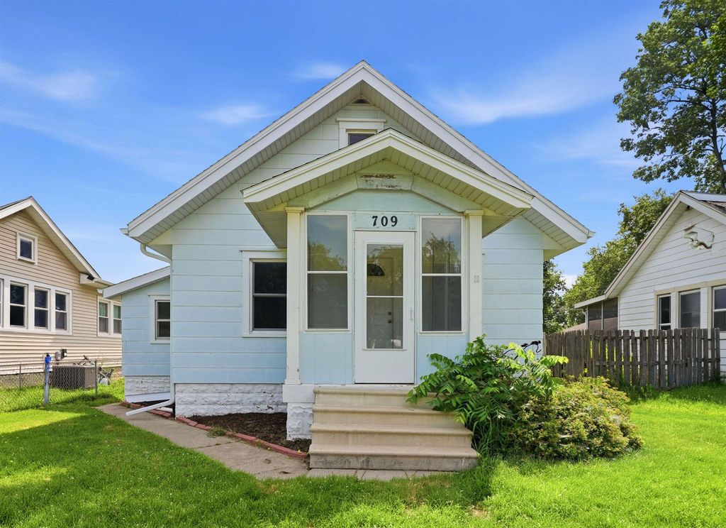 709 Magnolia Parkway, Waterloo, IA 50701