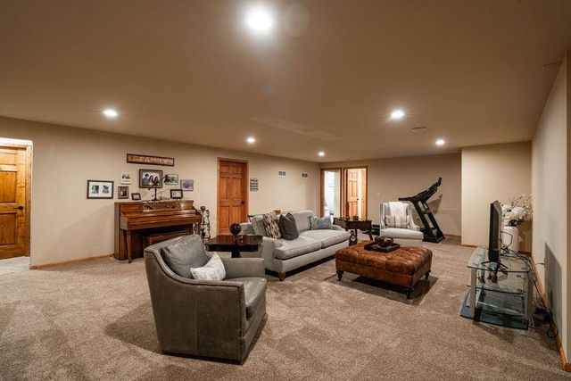 3412 Walnut TRAIL, Waukesha, WI 53188