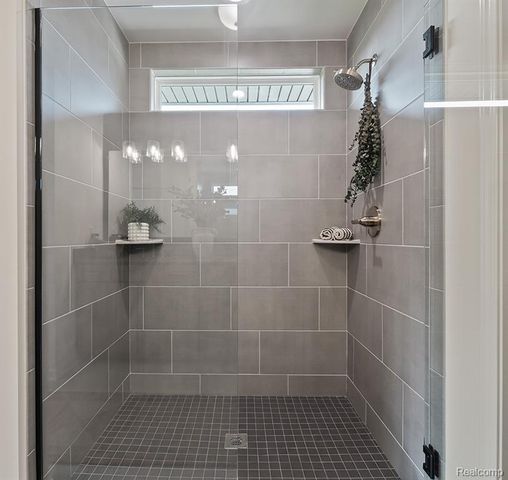 14009 Regatta Bay Drive, Shelby, MI 48315