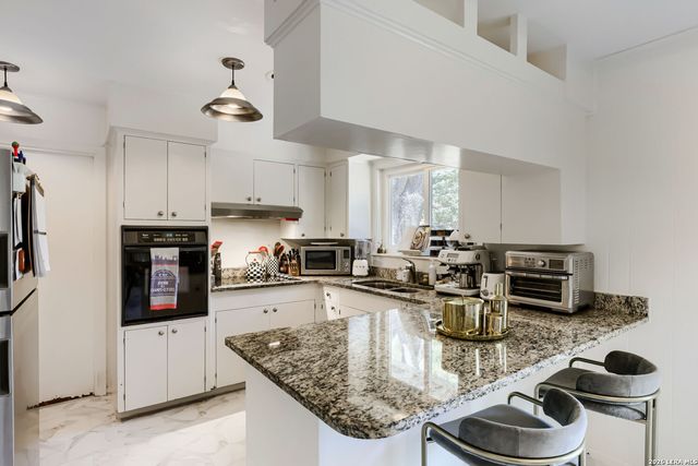 2915 Oakleaf Dr, San Antonio, TX 78209