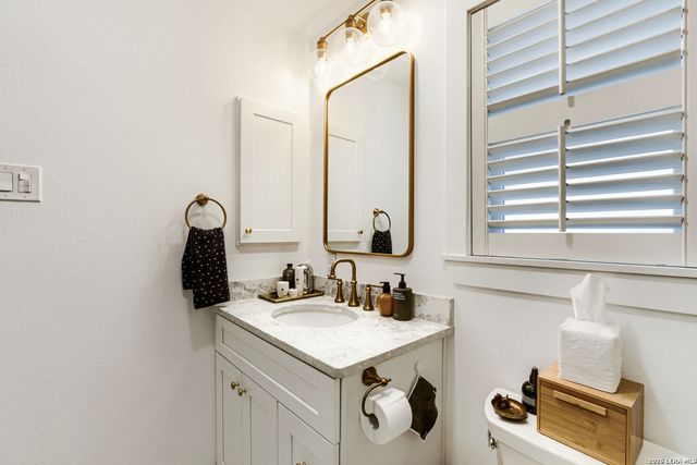 2915 Oakleaf Dr, San Antonio, TX 78209