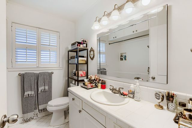 2915 Oakleaf Dr, San Antonio, TX 78209