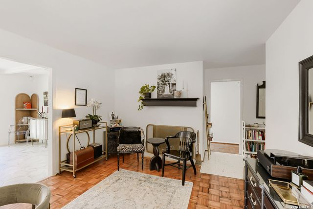 2915 Oakleaf Dr, San Antonio, TX 78209