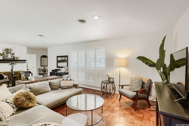 2915 Oakleaf Dr, San Antonio, TX 78209