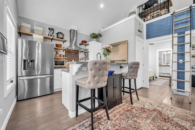 1094 Cedar Lane, Gilchrist, TX 77617