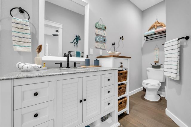 1094 Cedar Lane, Gilchrist, TX 77617