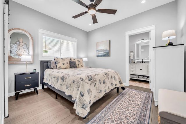 1094 Cedar Lane, Gilchrist, TX 77617