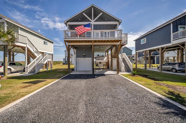 1094 Cedar Lane, Gilchrist, TX 77617