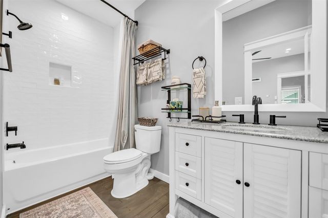 1094 Cedar Lane, Gilchrist, TX 77617