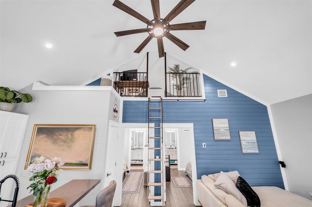 1094 Cedar Lane, Gilchrist, TX 77617