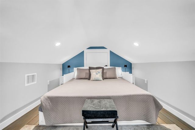 1094 Cedar Lane, Gilchrist, TX 77617