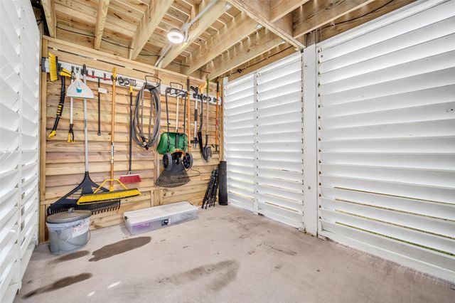 1094 Cedar Lane, Gilchrist, TX 77617